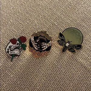 Set of 3 pins